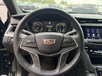2025 Cadillac XT5 Luxury