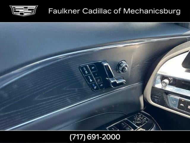 2024 Cadillac LYRIQ Luxury 2